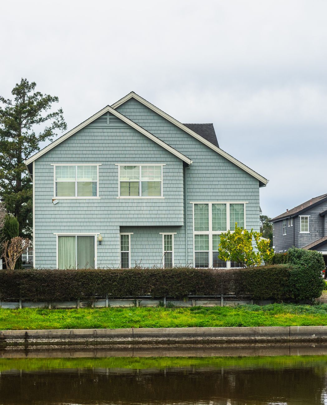Home ownership and the world wide web